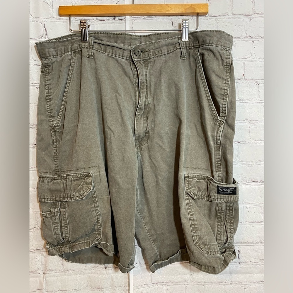 Wrangler Mens Size 36 Faded Gray Cargo Shorts